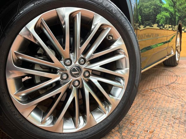 【純正20インチアルミホイール】外観にマッチした純正アルミホイールを装着しております。各種社外アルミホイールや、スタッドレスタイヤも取扱いしております。是非ご相談ください♪