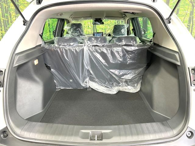 ���i�̂���������ʋ΁A���}���ɏ\���ȉ׎��X�y�[�X���m�ۂ��Ă���܂��B�Z�J���h�V�[�g��|���ƁA�傫�ȉו��̐ύڂ��\�ł���