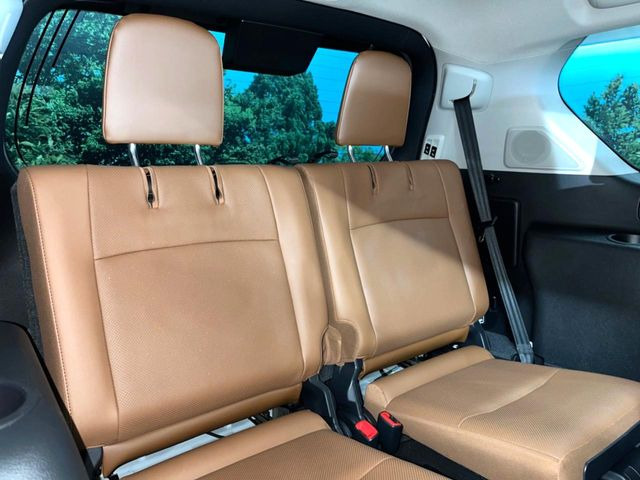 3列目シートはもちろん状態良好☆大人でもゆったりと座って頂けますので、大人数でのお出かけもラクラクです♪ご家族で、気の知れた仲間で、ドライブに行くのが楽しみですね♪