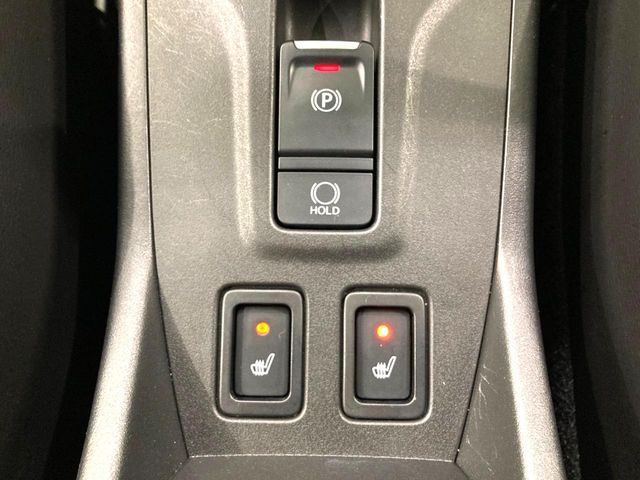 【シートヒーター】寒い日に重宝するシートヒーター!エアコンより早く温まってくれるので寒がりの人も安心ですね♪エアコンの温風は乾燥するから苦手、という方にもをおすすめです。