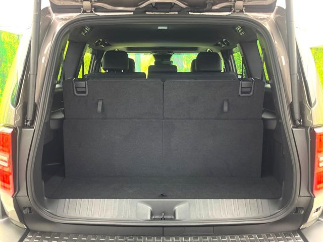 ���i�̂���������ʋ΁A���}���ɏ\���ȉ׎��X�y�[�X���m�ۂ��Ă���܂��B�Z�J���h�V�[�g��|���ƁA�傫�ȉו��̐ύڂ��\�ł���