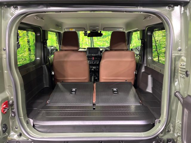 ���i�̂���������ʋ΁A���}���ɏ\���ȉ׎��X�y�[�X���m�ۂ��Ă���܂��B�Z�J���h�V�[�g��|���ƁA�傫�ȉו��̐ύڂ��\�ł���