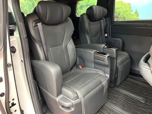 【オットマン付セカンドシート】シートベンチレーション/パワーリクライニング/サイドテーブル等&hellip;ファーストクラスで過ごすような満ち足りたひとときを、ご満喫いただけます。