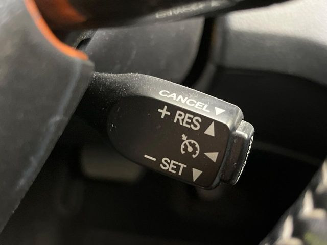 �y�N���[�Y�R���g���[���z�������H�����N���N���s�B�A�N�Z���𗣂��Ă���葬�x�ő��s���ł��A�������^�]���̕��S���y��!�����E�������ȒP�ȃX�C�b�`����Œ����ł��܂��B