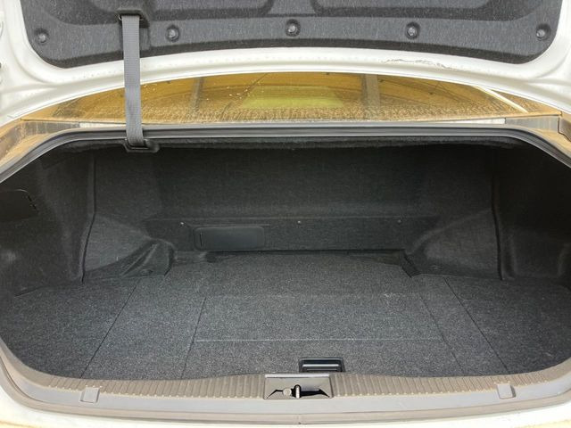 ���i�̂���������ʋ΁A���}���ɏ\���ȉ׎��X�y�[�X���m�ۂ��Ă���܂��B