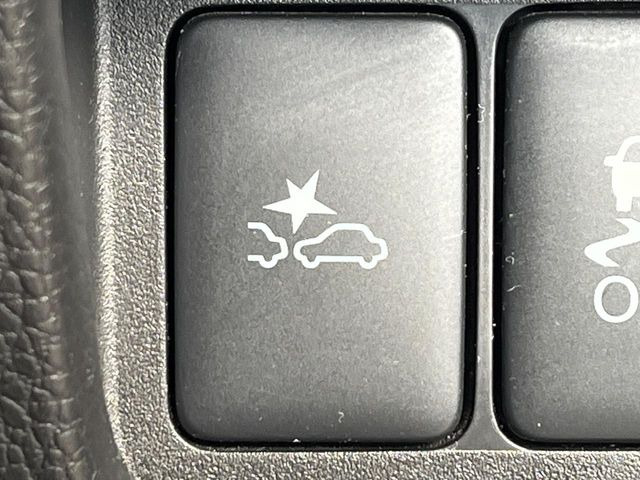 �y�G�}�[�W�F���V�[�u���[�L�z���s���ɑO���̎ԗ�����F�����A�Փ˂������Ȏ��͌x��ƃu���[�L�ŏՓˉ���Ɣ�Q�y�����A�V�X�g�B�����S�Ƀh���C�u�����y���݂��������܂��B