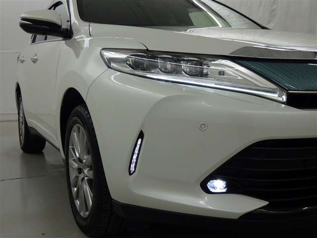 ハリアー2.0 プレミアム メタル アンド レザーパッケージ