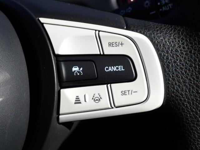 �y�N���[�Y�R���g���[���z�������H�ł̒��������s���y�ɁB�A�N�Z���y�_���𓥂܂��Ɏԑ������ɕۂ��Ƃ��\�ł��B�O���̎ԗ������m���ĎԊԂ�ۂ悤�ɑ��x���߂��Ă���܂�!!