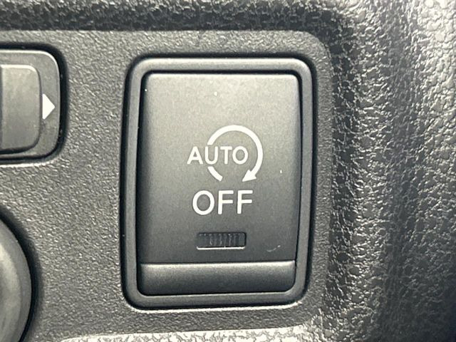 �y�A�C�h�����O�X�g�b�v�z�ԐM����a�؂Œ�Ԃ����ۂɃG���W�����~���A���ʂȔR���̏����}���܂��B�R��������ی�ɂȂ���@�\��G���W���̓u���[�L�𗣂��΍Ďn�����܂��B