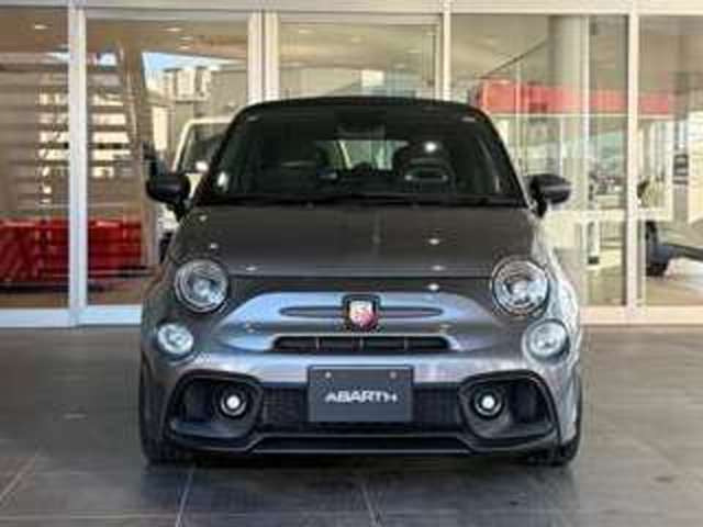 アバルト695Cツーリズモ