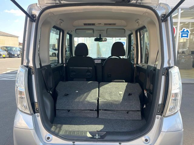 ���i�̂���������ʋ΁A���}���ɏ\���ȉ׎��X�y�[�X���m�ۂ��Ă���܂��B�Z�J���h�V�[�g��|���ƁA�傫�ȉו��̐ύڂ��\�ł���