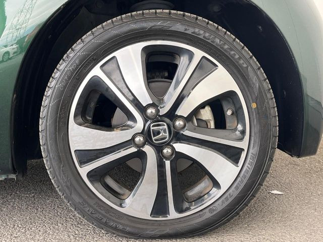 �y����15�C���`�A���~�z�C�[���z�O�ςɃ}�b�`���������A���~�z�C�[���𑕒����Ă���܂��B�e��ЊO�A���~�z�C�[����A�X�^�b�h���X�^�C�����戵�����Ă���܂��B���񂲑��k����������