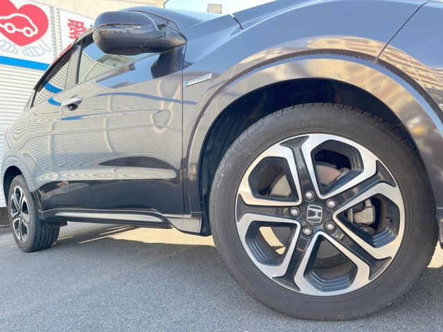 【純正17インチアルミホイール】外観にマッチした純正アルミホイールを装着しております。各種社外アルミホイールや、スタッドレスタイヤも取扱いしております。是非ご相談ください♪