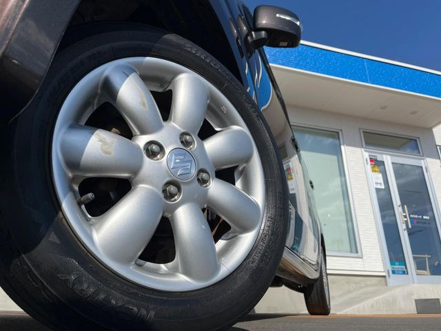 �y����14�C���`�A���~�z�C�[���z�O�ςɃ}�b�`���������A���~�z�C�[���𑕒����Ă���܂��B�e��ЊO�A���~�z�C�[����A�X�^�b�h���X�^�C�����戵�����Ă���܂��B���񂲑��k����������