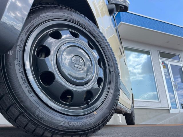 �y����14�C���`�A���~�z�C�[���z�O�ςɃ}�b�`���������A���~�z�C�[���𑕒����Ă���܂��B�e��ЊO�A���~�z�C�[����A�X�^�b�h���X�^�C�����戵�����Ă���܂��B���񂲑��k����������