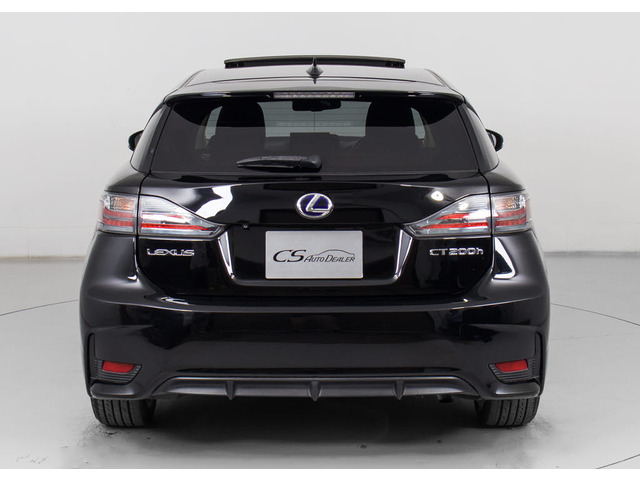 �����}���`�A���^�̃J���[�o�b�N���j�^�[���ځB�M�A���o�b�N�ɓ����Ǝ����I�ɐ؂�ւ��D����̂ł��B�N���ȃJ�����摜�ɂĎԌɓ�����T�|�[�g���Ă���܂��B����ŎԌɓ�������S�ł��ˁB