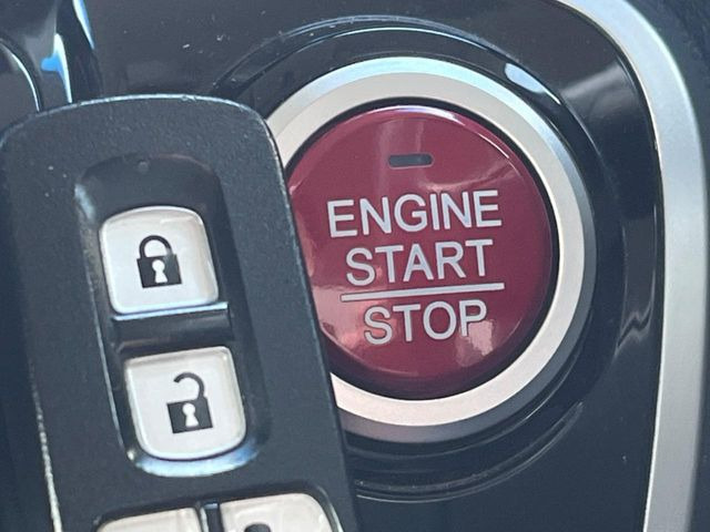 �yHonda�X�}�[�g�L�[�z�J�o����|�P�b�g�ɓ��ꂽ�܂܂ł��h�A�̎{���E�������\�ȃX�}�[�g�L�[�𑕔��B�G���W���̃I���E�I�t�����J�M�����o���K�v����������Ƃ��Ă��֗��ł���