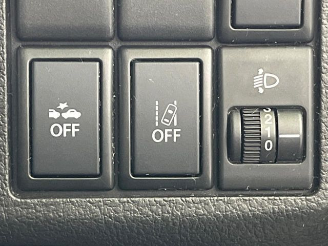 �y�Փˌy���V�X�e���z���s���ɑO���̎ԗ�����F�����A�Փ˂������Ȏ��͌x��ƃu���[�L�ŏՓˉ���Ɣ�Q�y�����A�V�X�g�B�����S�Ƀh���C�u�����y���݂��������܂��B