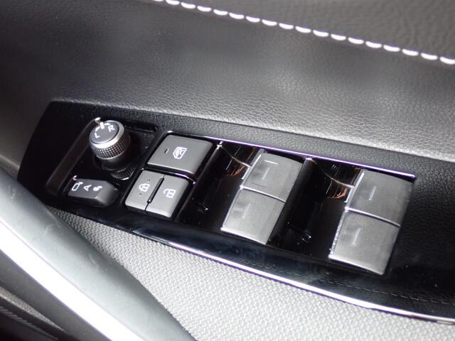 �d���i�[���h�A�~���[�E�p���[�E�B���h�E�������Ă��܂��B