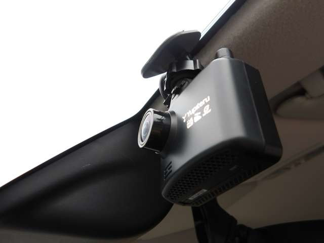 ���S�E���S�ȃJ�[���C�t�ɕK�{�̃h���C�u���R�[�_�[�𑕔�!���s���͂������A������^�]�⎖�̂ɑ��������ۂ̏󋵂��f���ŋL�^�ł���̂ŁA�h���C�u���R�[�_�[�����Ă���ƈ��S�ł�!