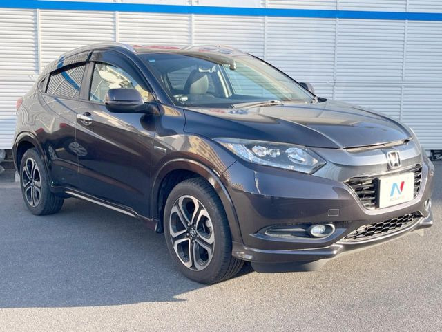 高透明度のガラス皮膜で撥水はもちろん、上質なツヤ・光沢を実現。紫外線や酸性雨から大切な愛車を保護し、色あせ・劣化を防止。「弾スプラッシュコート」、「弾プリミッサコート」からお選びいただけます。