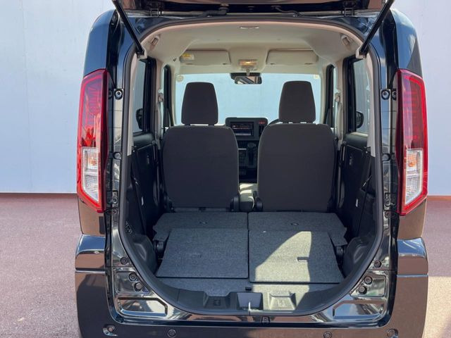 ���i�̂���������ʋ΁A���}���ɏ\���ȉ׎��X�y�[�X���m�ۂ��Ă���܂��B�Z�J���h�V�[�g��|���ƁA�傫�ȉו��̐ύڂ��\�ł���