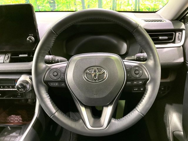 ステアリングも使用感が少なく、きれいな状態となっております♪