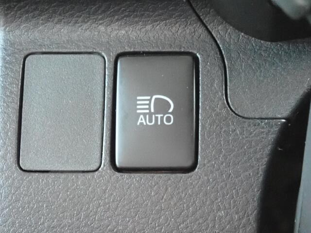 �Ό��Ԃ̃w�b�h�����v�ȂǑO���̖��邳�����m���A�n�C�r�[���ƃ��[�r�[��������킸��킹�邱�ƂȂ������Ő؂�ւ��܂��B��s�Ԃ�Ό��ԂȂǂ����Ȃ����ɂ̓n�C�r�[���֐؂�ւ��A�����܂Ō��ʂ����m�ۂ����S������