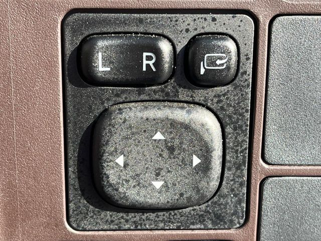 �y�d���i�[�~���[�z�T�C�h�~���[�͓d���i�[���ƂȂ��Ă���A�������ԏ�ł��L�Y�������X�N��}�����܂��B