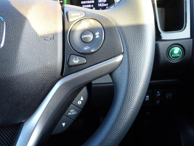 �y�N���[�Y�R���g���[���z�������H�ł̒��������s���y�ɁB�A�N�Z���y�_���𓥂܂��Ɏԑ������ɕۂ��Ƃ��\�ł��B�O���̎ԗ������m���ĎԊԂ�ۂ悤�ɑ��x���߂��Ă���܂�!!