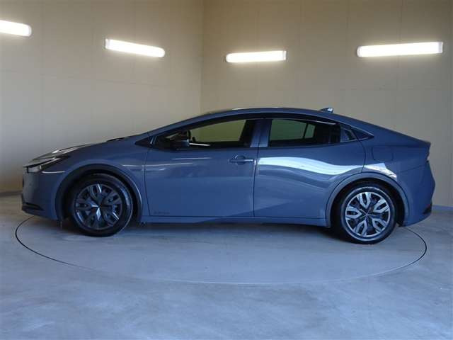 プリウス2.0 G E-Four 4WD