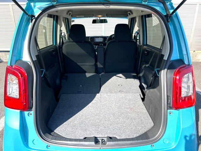 ���i�̂���������ʋ΁A���}���ɏ\���ȉ׎��X�y�[�X���m�ۂ��Ă���܂��B�Z�J���h�V�[�g��|���ƁA�傫�ȉו��̐ύڂ��\�ł���