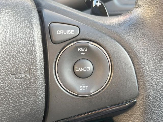【クルーズコントロール】高速道路もラクラク走行。アクセルを離しても一定速度で走行ができ、長距離運転時の負担を軽減!加速・減速も簡単なスイッチ操作で調整できます。