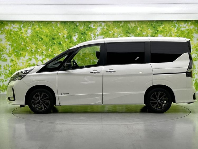 セレナ1.2 e-POWER ハイウェイスターV アーバンクロム