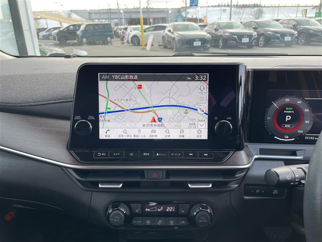 ノートオーラ1.2 G FOUR レザーエディション 4WD