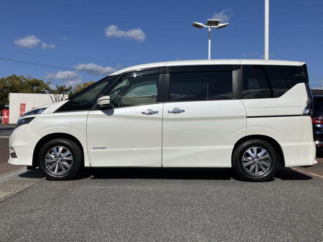 セレナ1.2 e-POWER ハイウェイスターV