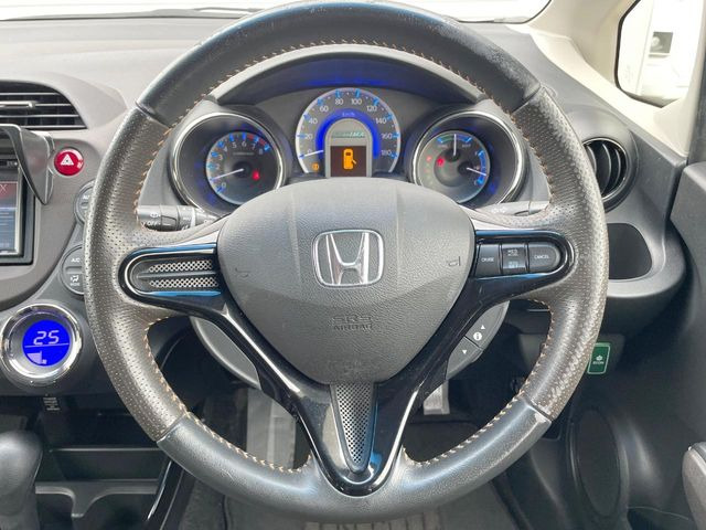 �y�����v�����X�e�A�����O�z�㎿�Ȋv���g�p���邱�ƂŁA��ɂ����������݂ƂĂ��^�]���₷���n���h���ł���