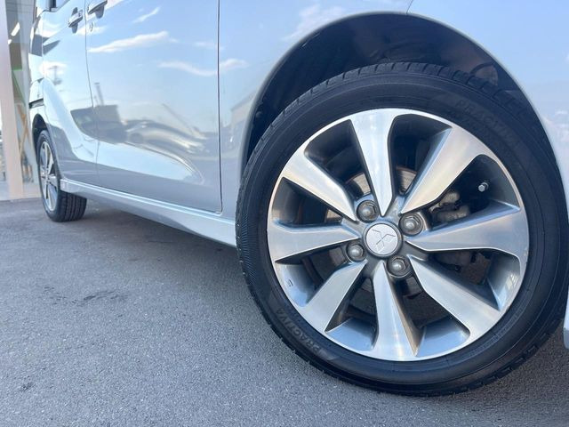 �y�����A���~�z�C�[���z�O�ςɃ}�b�`���������A���~�z�C�[���𑕒����Ă���܂��B�e��ЊO�A���~�z�C�[����A�X�^�b�h���X�^�C�����戵�����Ă���܂��B���񂲑��k����������