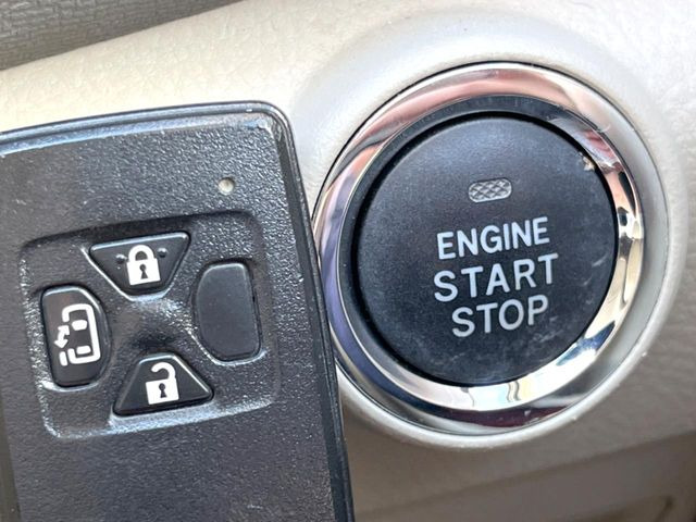 �y�X�}�[�g�L�[�z�J�o����|�P�b�g�ɓ��ꂽ�܂܂ł��h�A�̎{���E�������\�ȃX�}�[�g�L�[�𑕔��B�G���W���̃I���E�I�t�����J�M�����o���K�v����������Ƃ��Ă��֗��ł���