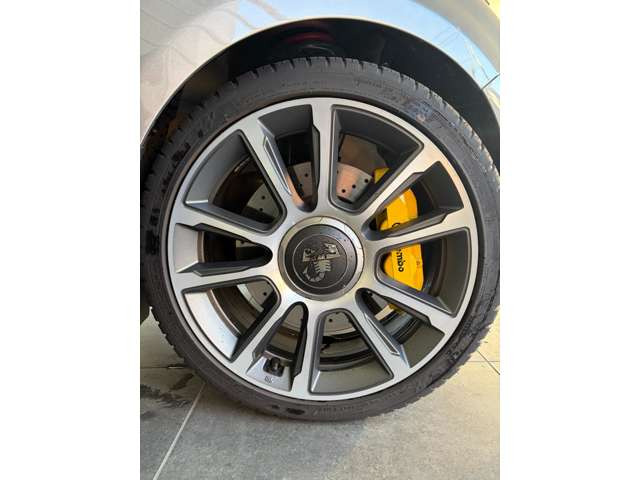 アバルト695Cツーリズモ