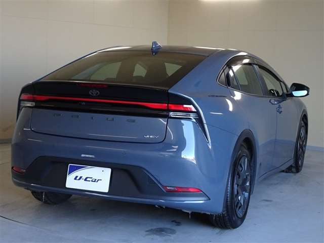 プリウス2.0 G E-Four 4WD