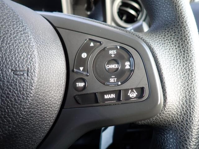 �y�N���[�Y�R���g���[���z�������H�ł̒��������s���y�ɁB�A�N�Z���y�_���𓥂܂��Ɏԑ������ɕۂ��Ƃ��\�ł��B�O���̎ԗ������m���ĎԊԂ�ۂ悤�ɑ��x���߂��Ă���܂�!!