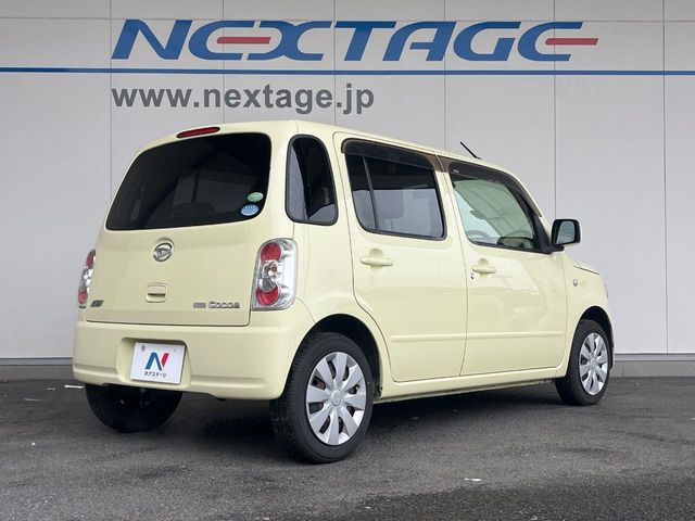 ��D�]�𒸂��Ă���܂��{�f�B�̒e�X�v���b�V���R�[�g���D�]��t���B�ʏ�̃K���X�R�[�g�ƈقȂ�A�ϋv�N��6�N�̖��@���K���X�R�[�e�B���O���A�{�f�B���L���C�ȏ�Ԃɕۂ��Ă���܂��B