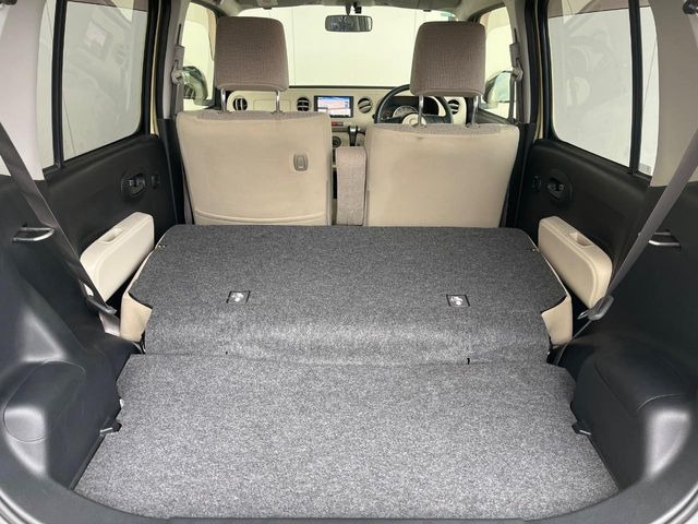 ���i�̂���������ʋ΁A���}���ɏ\���ȉ׎��X�y�[�X���m�ۂ��Ă���܂��B�Z�J���h�V�[�g��|���ƁA�傫�ȉו��̐ύڂ��\�ł���