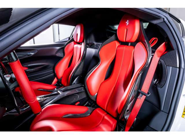 SF90ストラダーレアセット フィオラノ F1 DCT E 4WD