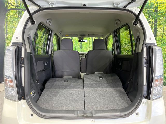 ���i�̂���������ʋ΁A���}���ɏ\���ȉ׎��X�y�[�X���m�ۂ��Ă���܂��B�Z�J���h�V�[�g��|���ƁA�傫�ȉו��̐ύڂ��\�ł���