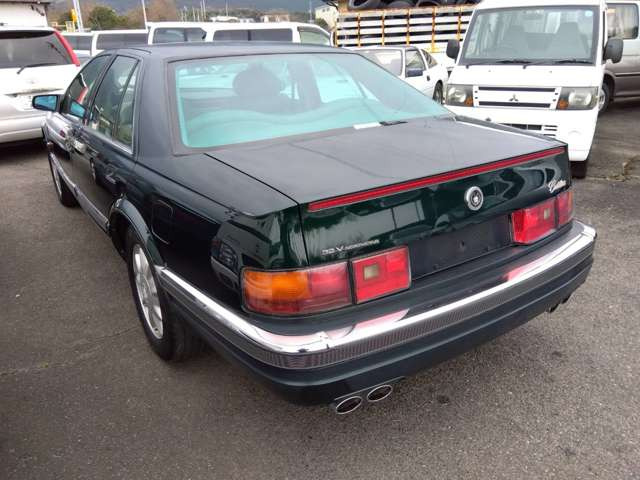 セビルラグジュアリーセダン