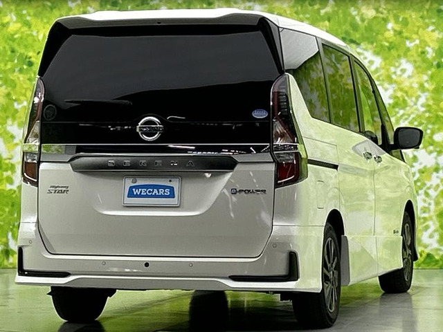 セレナ1.2 e-POWER ハイウェイスターV アーバンクロム