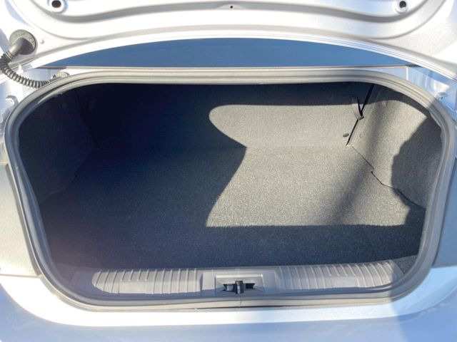 ���i�̂���������ʋ΁A���}���ɏ\���ȉ׎��X�y�[�X���m�ۂ��Ă���܂��B