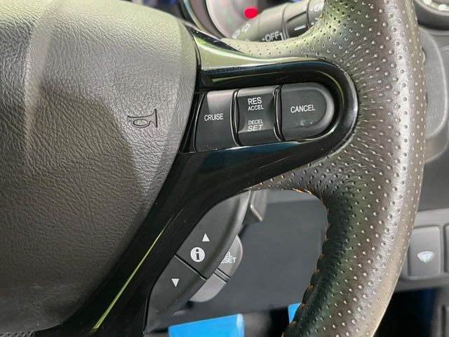 �y�N���[�Y�R���g���[���z�������H�����N���N���s�B�A�N�Z���𗣂��Ă���葬�x�ő��s���ł��A�������^�]���̕��S���y��!�����E�������ȒP�ȃX�C�b�`����Œ����ł��܂��B